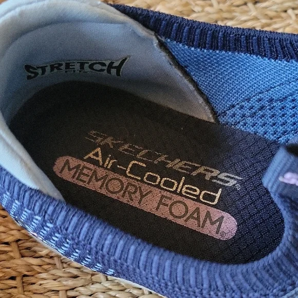 Skechers Navy Blue Slip On Women's Sneakers Size 7. Walking Shoes - Picture 6 of 9